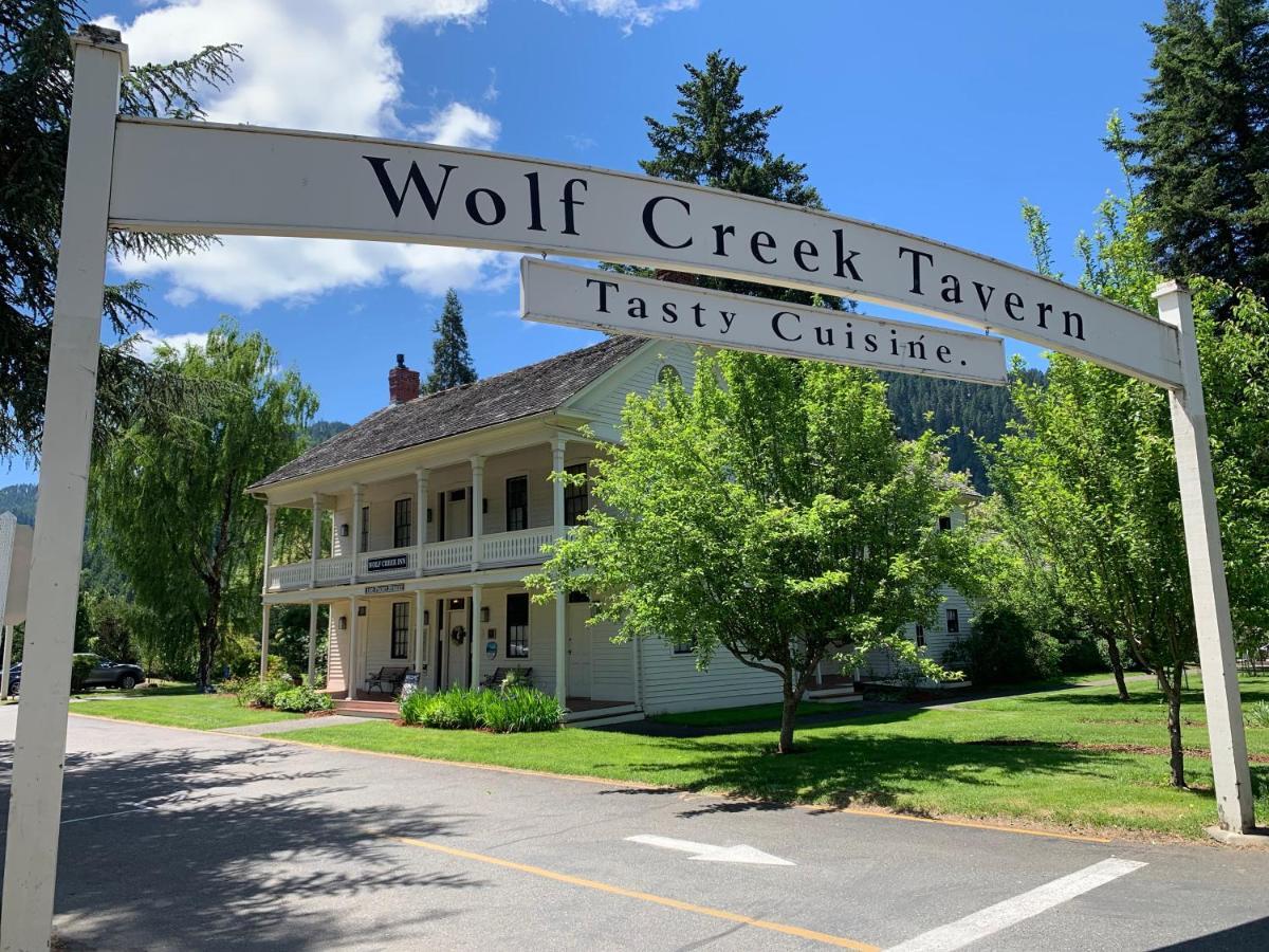 Wolf Creek Inn & Tavern Exterior photo