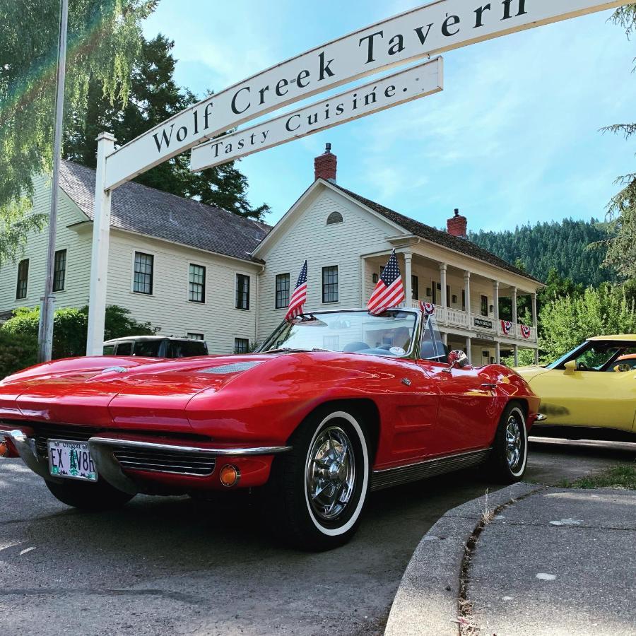 Wolf Creek Inn & Tavern Exterior photo