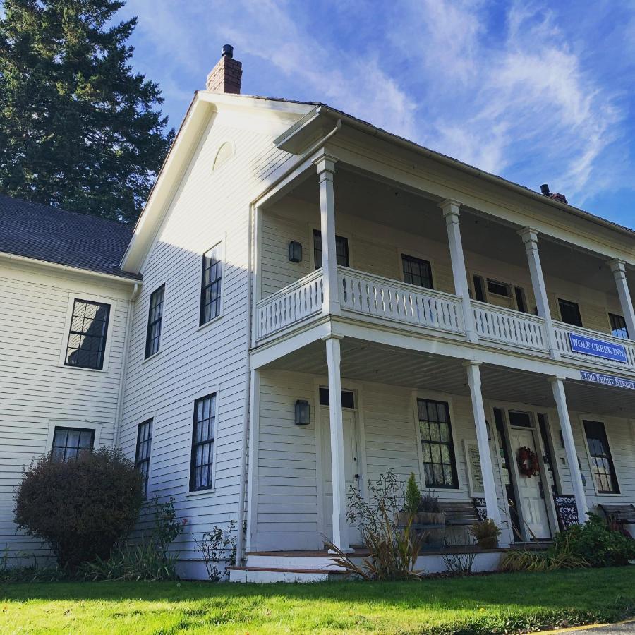 Wolf Creek Inn & Tavern Exterior photo